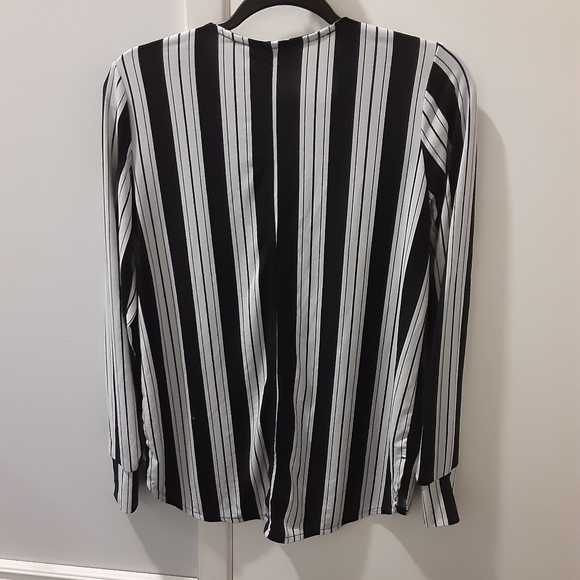 Black and white stripe blouse - Picture 2 of 2